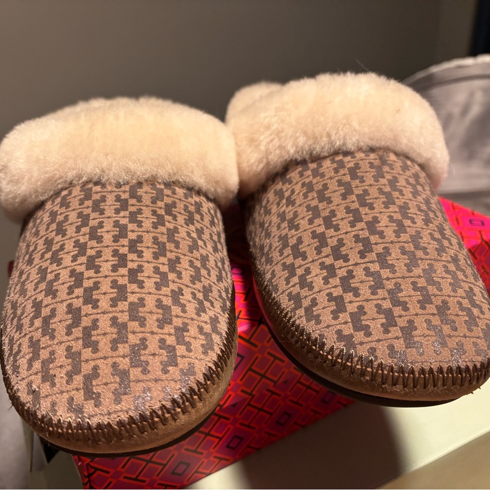 Tory Burch authentic sheepskin lined slippers in brown suede. Worn twice. Sz 9.